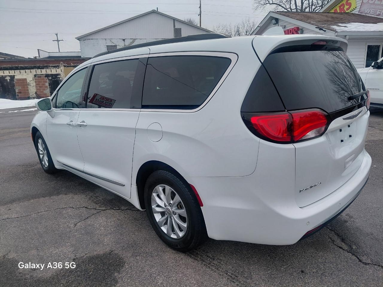 Chrysler Pacifica Touring-L 2017