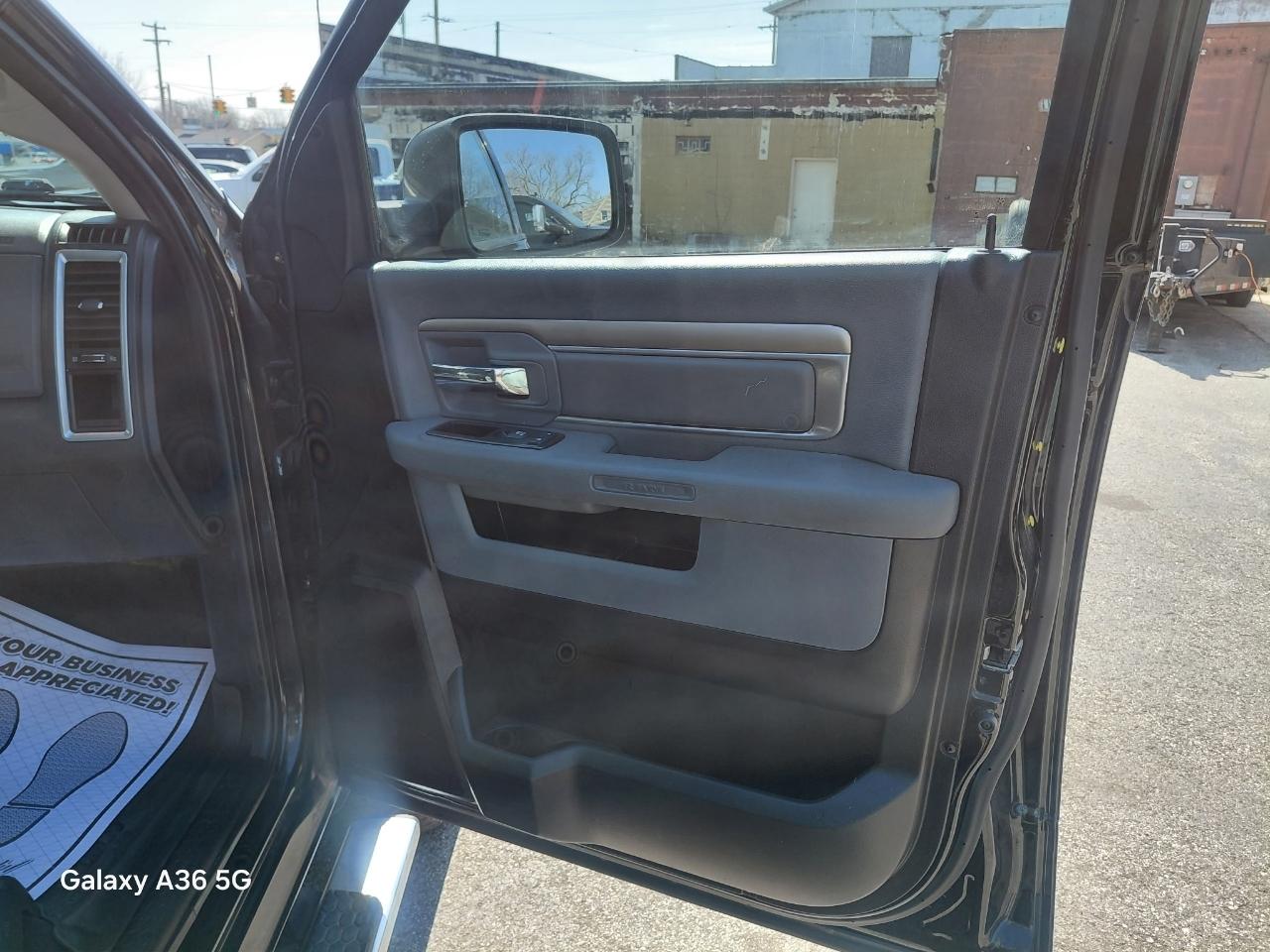 RAM 1500 SLT Crew Cab SWB 4WD 2014