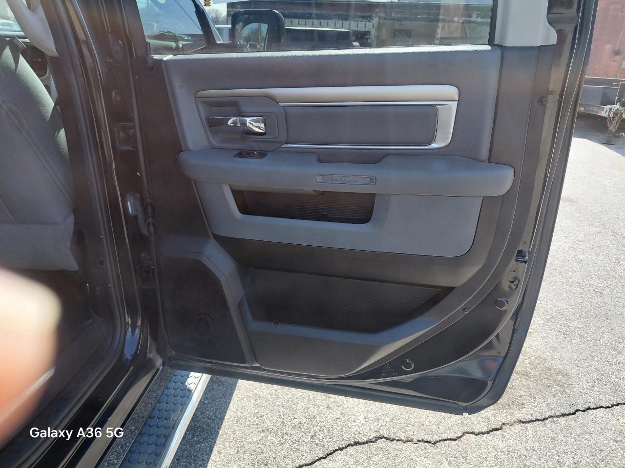 RAM 1500 SLT Crew Cab SWB 4WD 2014