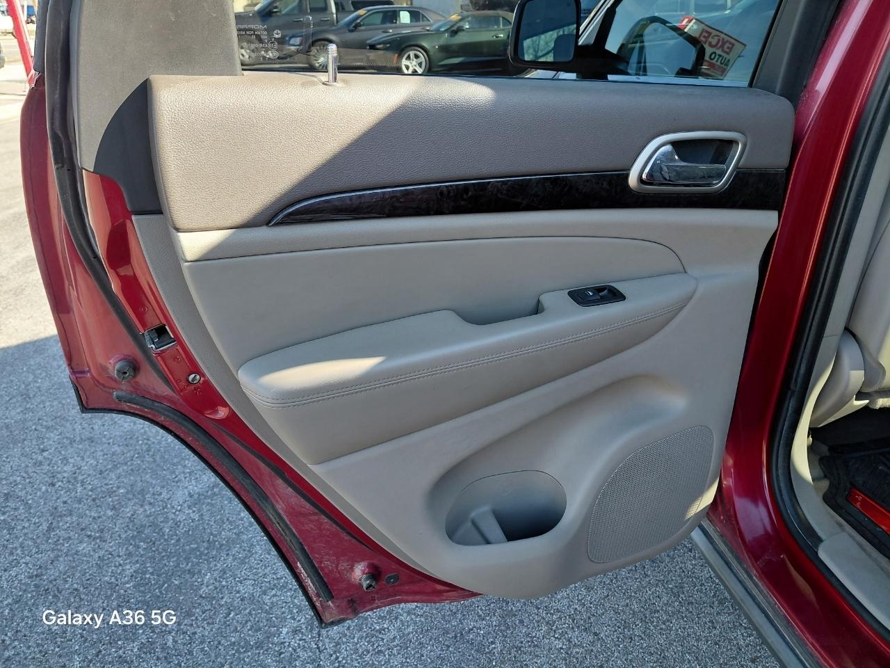 Jeep Grand Cherokee Laredo 4WD 2012