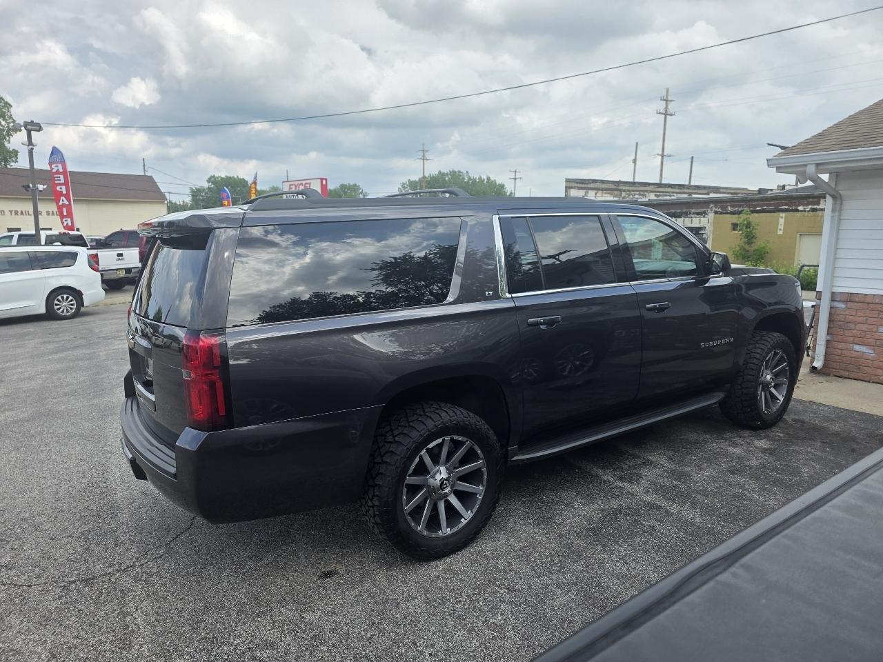 Chevrolet Suburban LT 4WD 2016