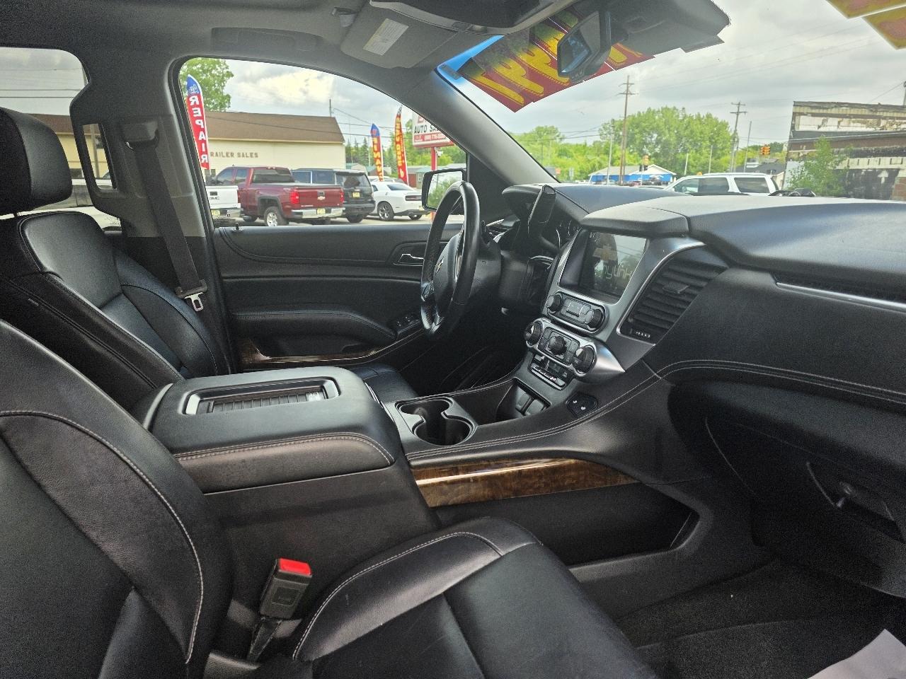 Chevrolet Suburban LT 4WD 2016