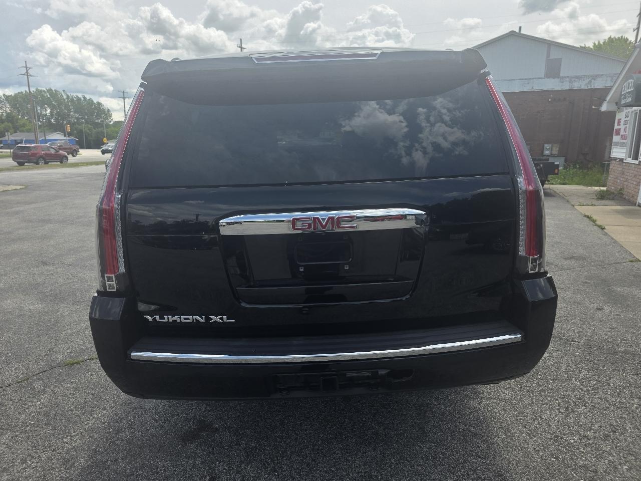 GMC Yukon Denali XL 4WD 2015