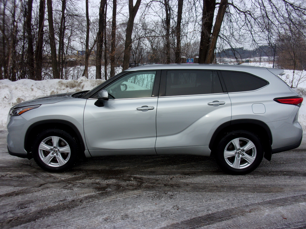 Toyota Highlander LE AWD V6 2020