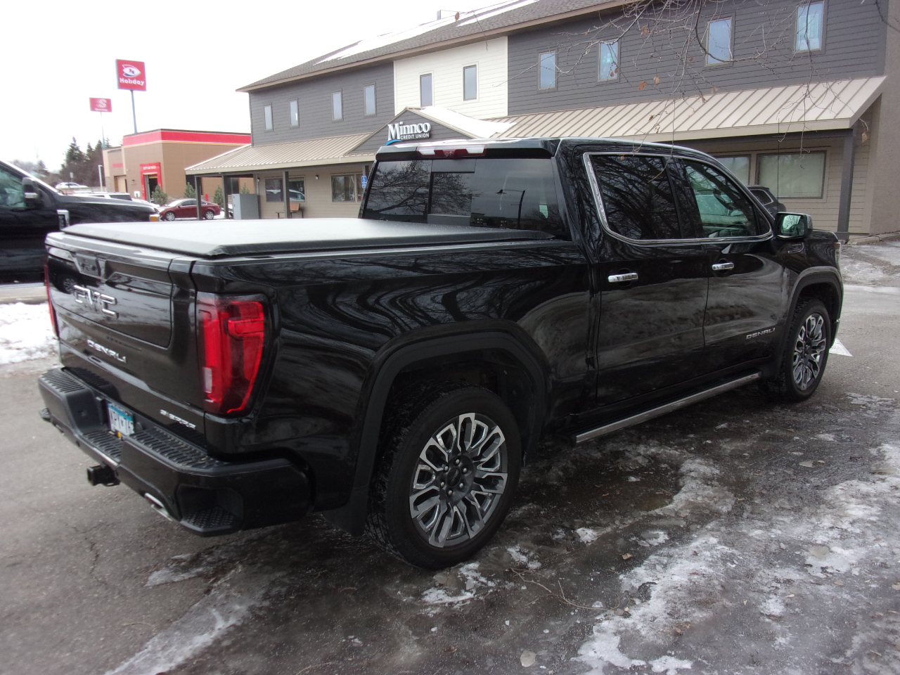 GMC Sierra 1500 Denali Ultimate Crew Cab 4WD 2023