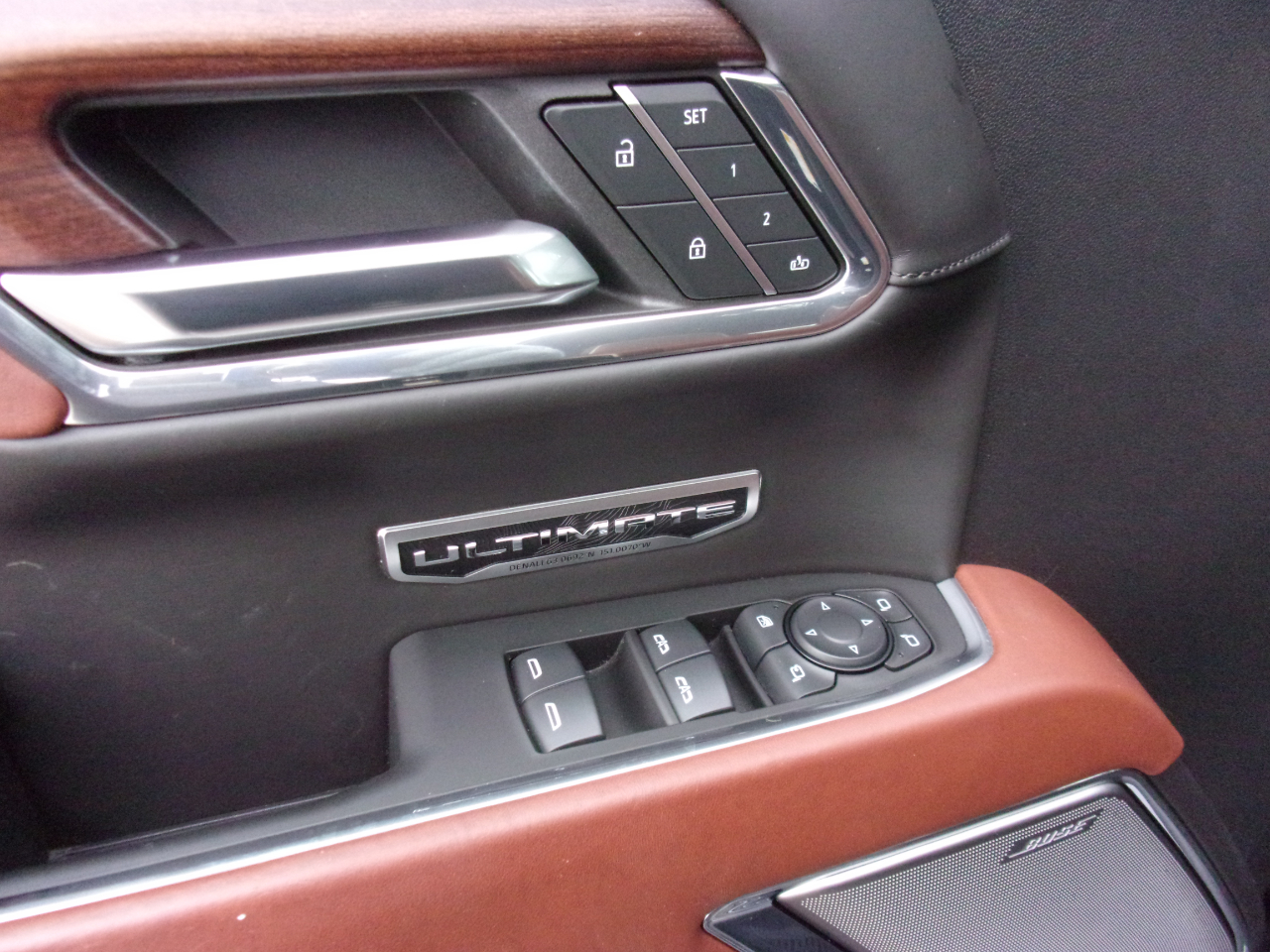 GMC Sierra 1500 Denali Ultimate Crew Cab 4WD 2023