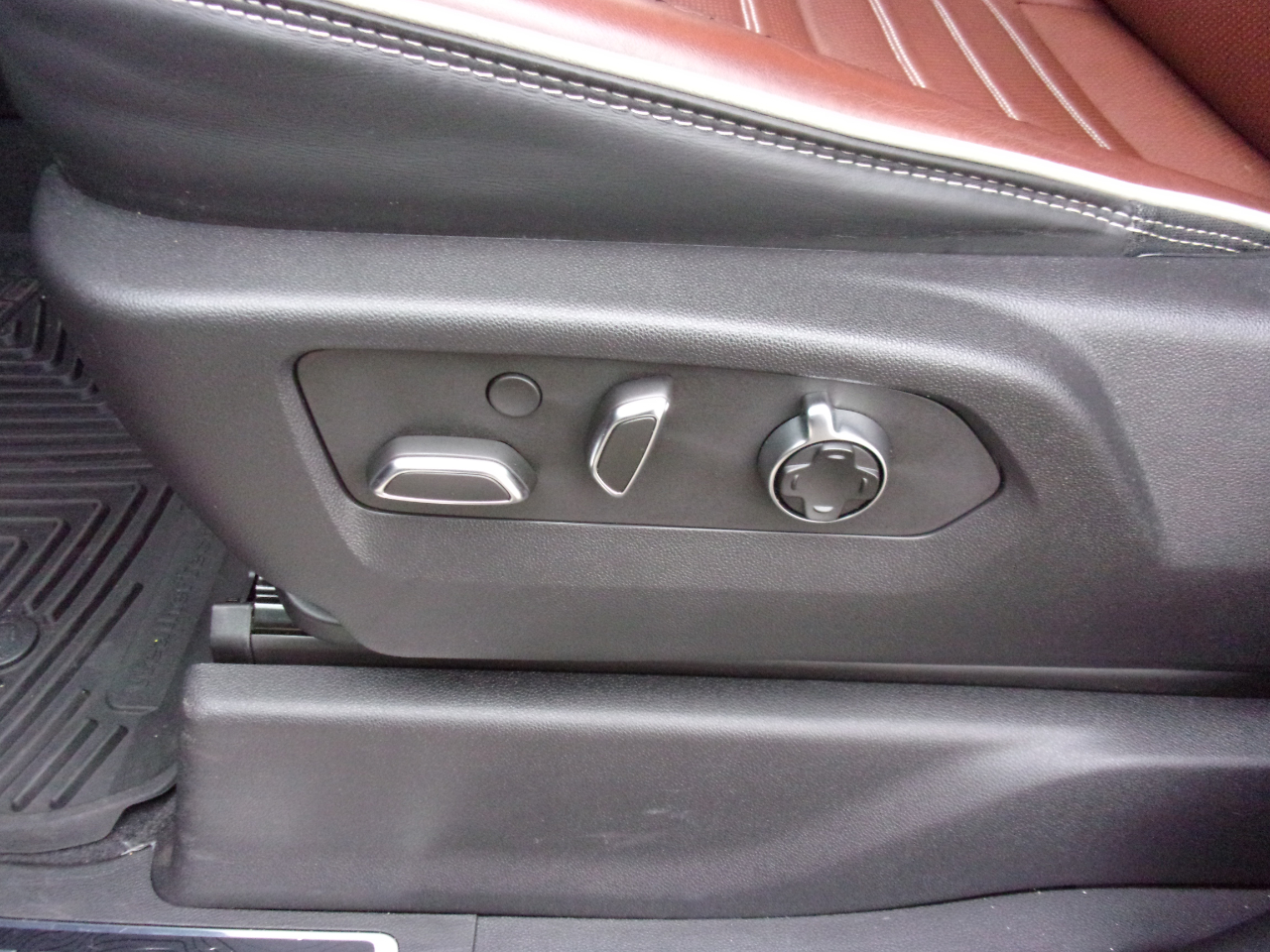 GMC Sierra 1500 Denali Ultimate Crew Cab 4WD 2023