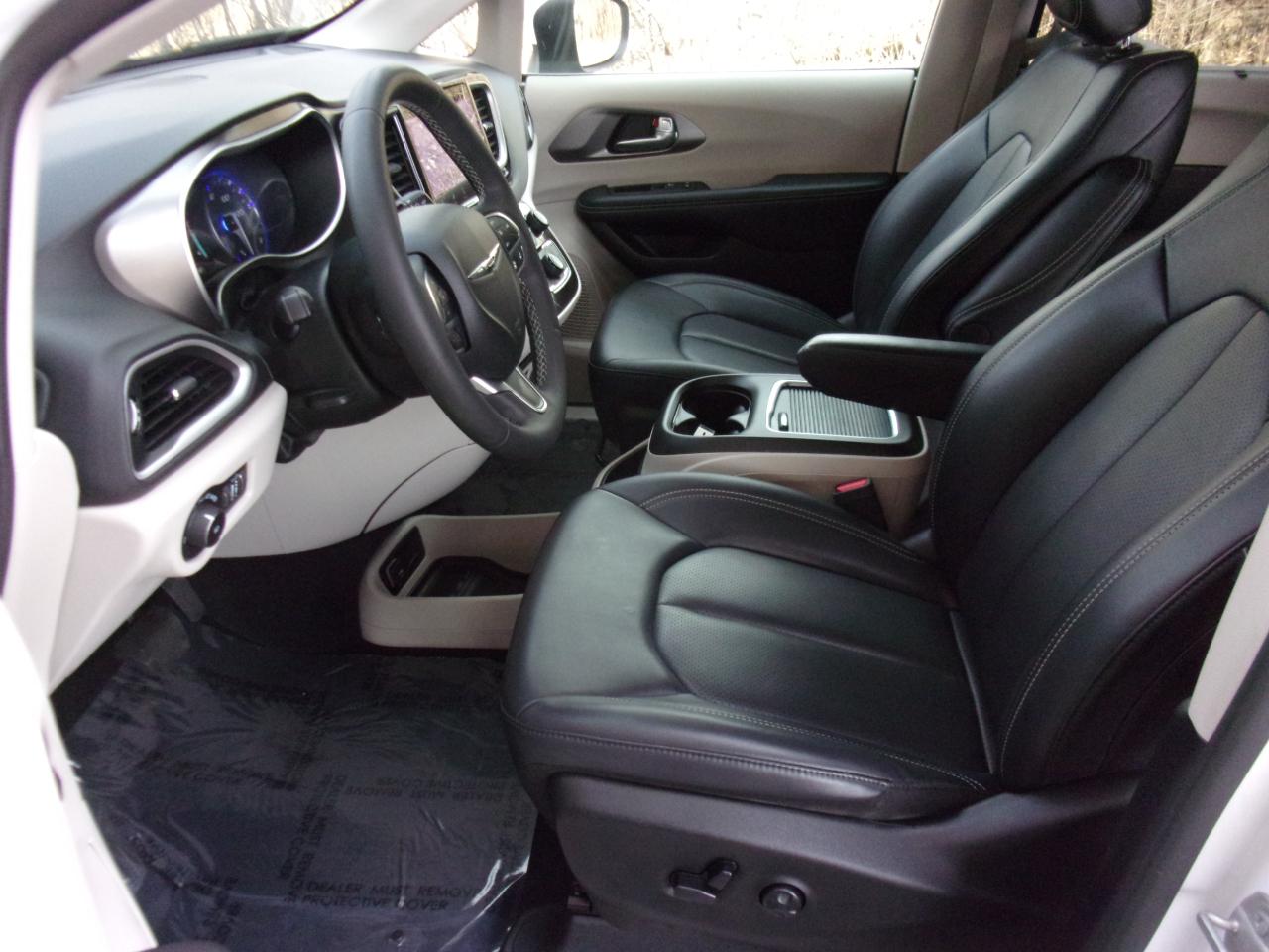 Chrysler Pacifica Touring L 2023