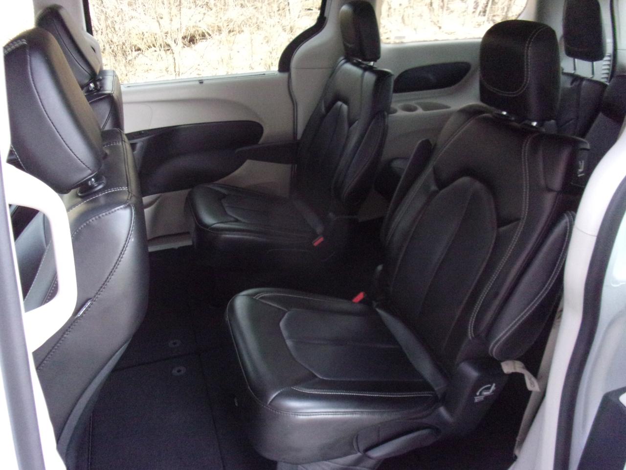 Chrysler Pacifica Touring L 2023