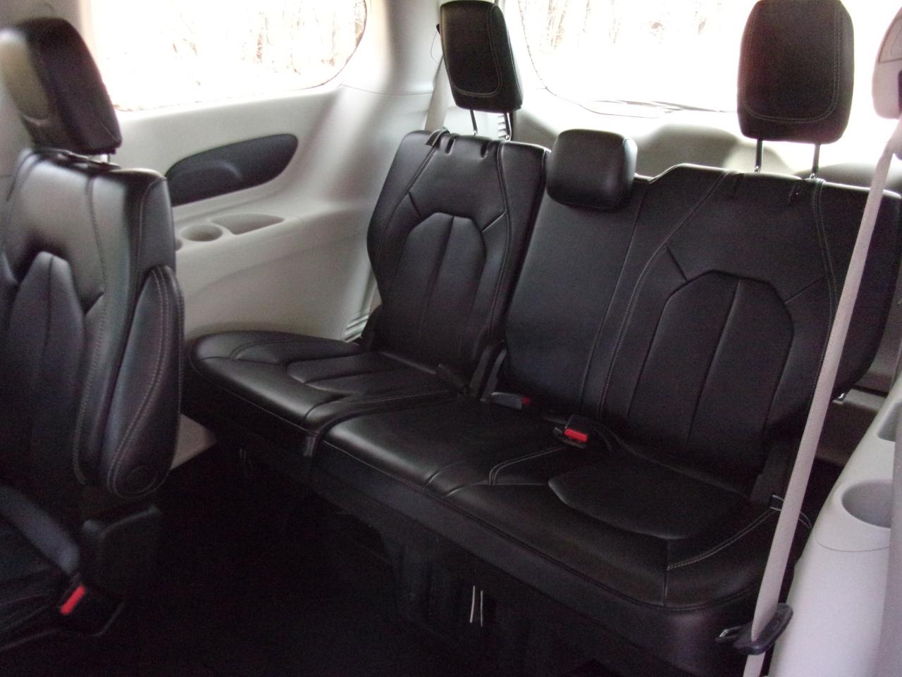 Chrysler Pacifica Touring L 2023