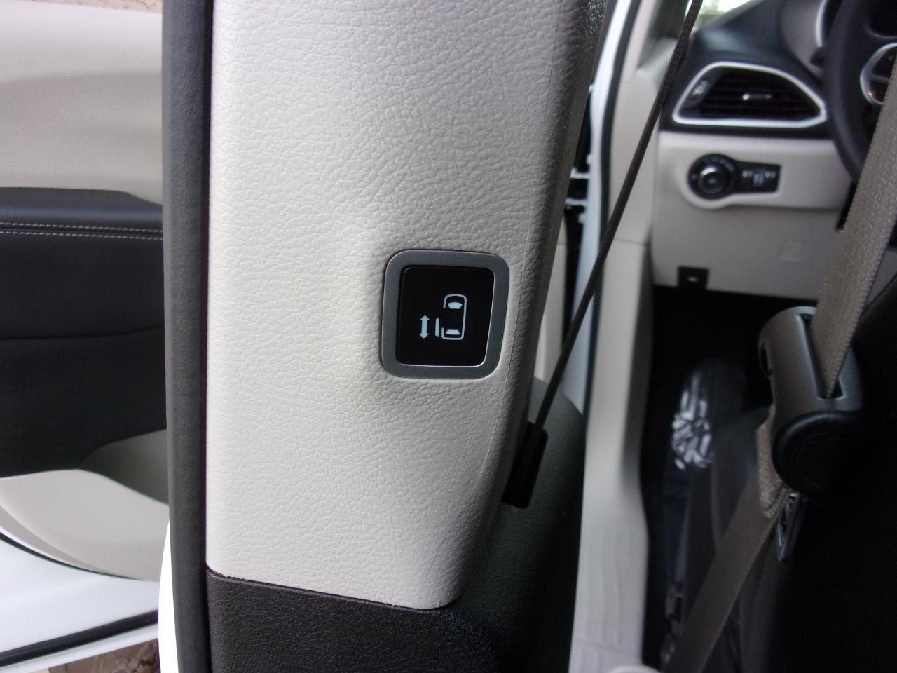 Chrysler Pacifica Touring L 2023