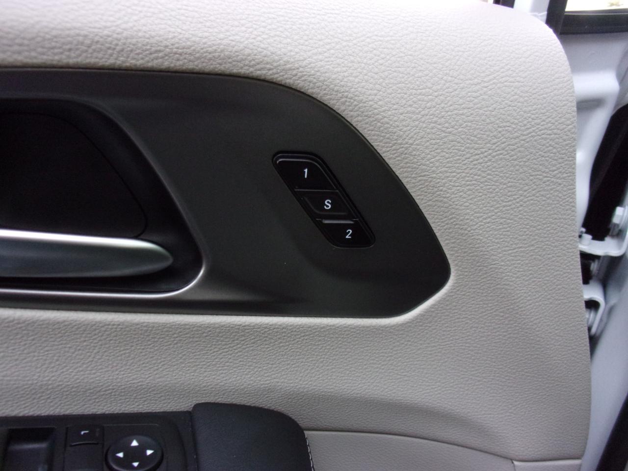 Chrysler Pacifica Touring L 2023