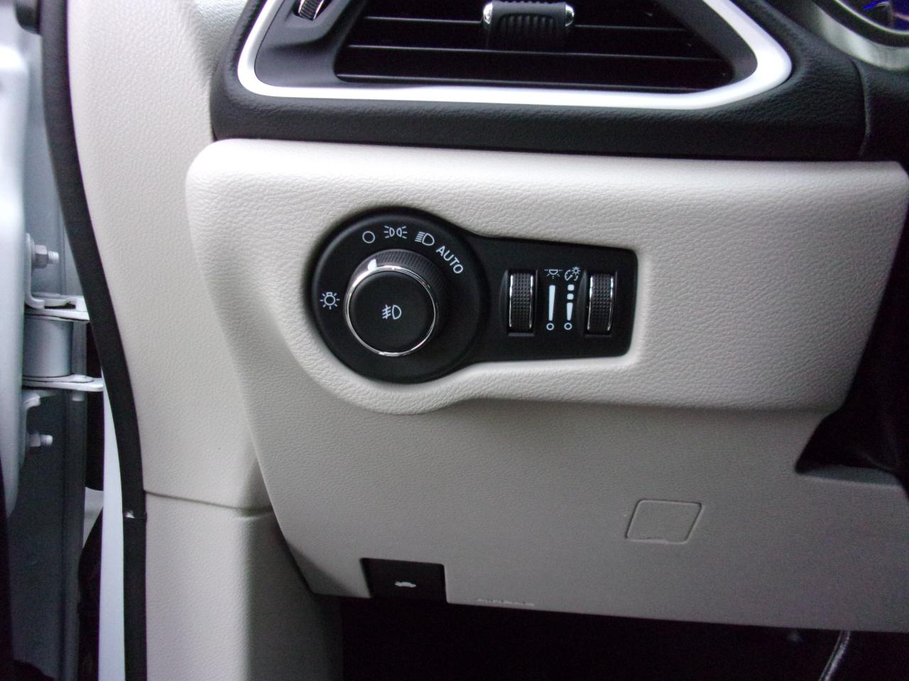 Chrysler Pacifica Touring L 2023