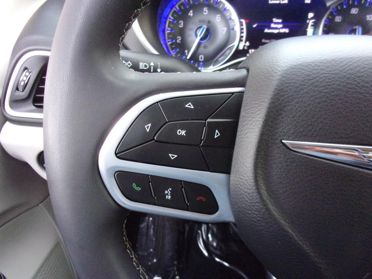 Chrysler Pacifica Touring L 2023