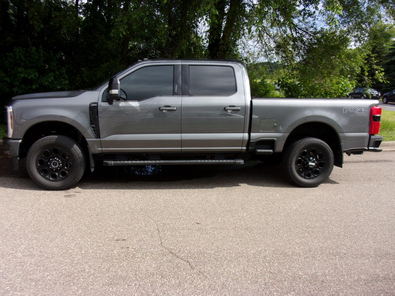 Ford F-250 SD Lariat Crew Cab 4WD 2024