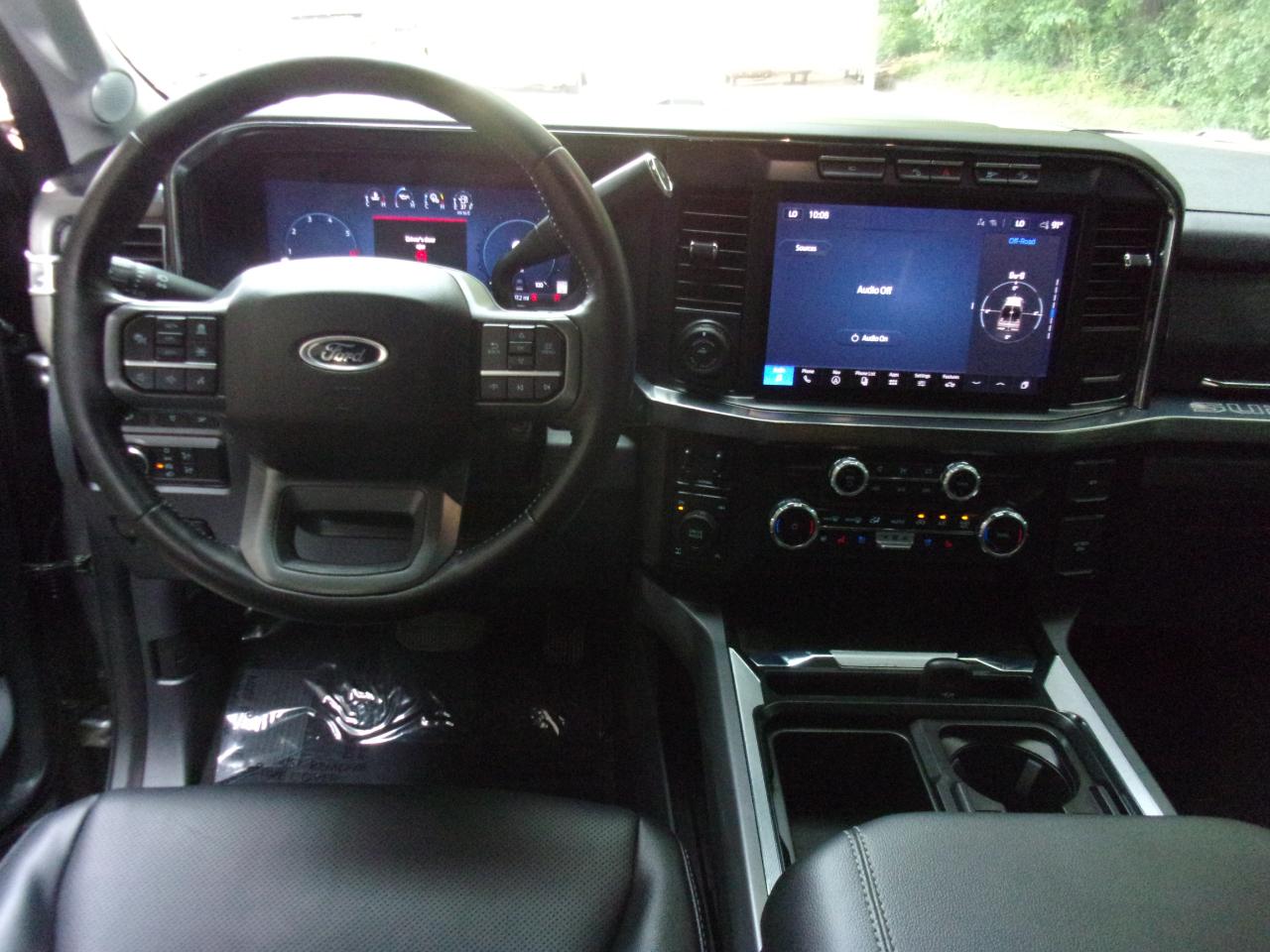 Ford F-250 SD Lariat Crew Cab 4WD 2024
