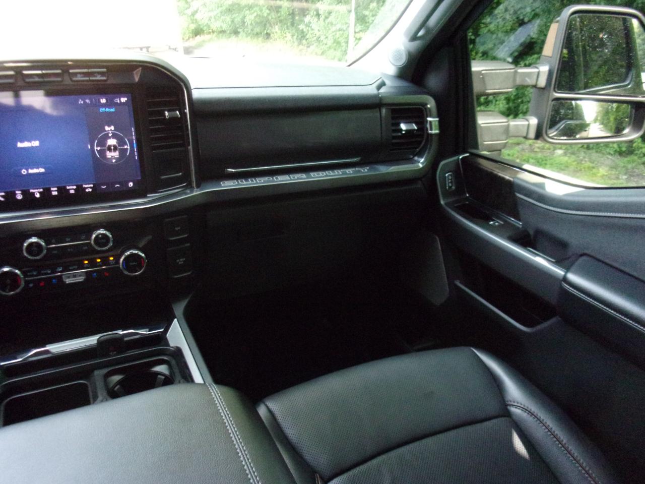 Ford F-250 SD Lariat Crew Cab 4WD 2024
