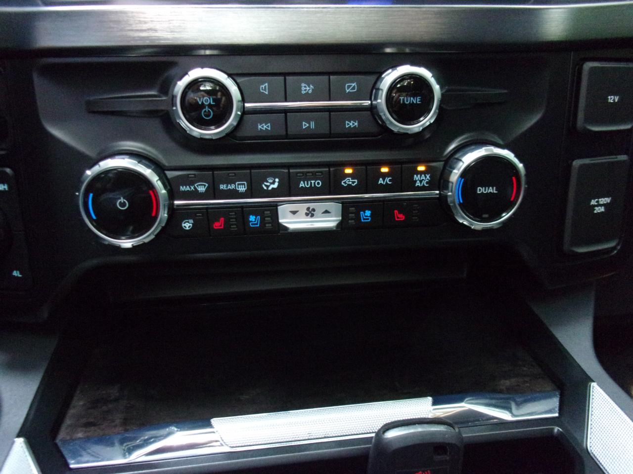 Ford F-250 SD Lariat Crew Cab 4WD 2024