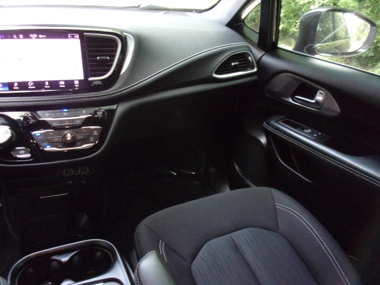 Chrysler Pacifica Touring 2022