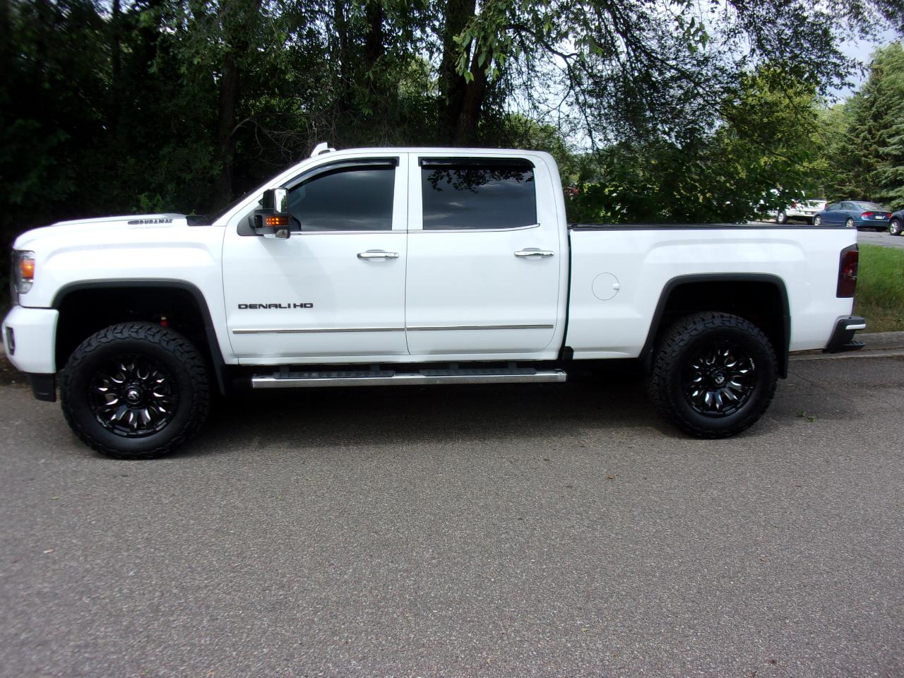 GMC Sierra 2500HD Denali Crew Cab 4WD 2017