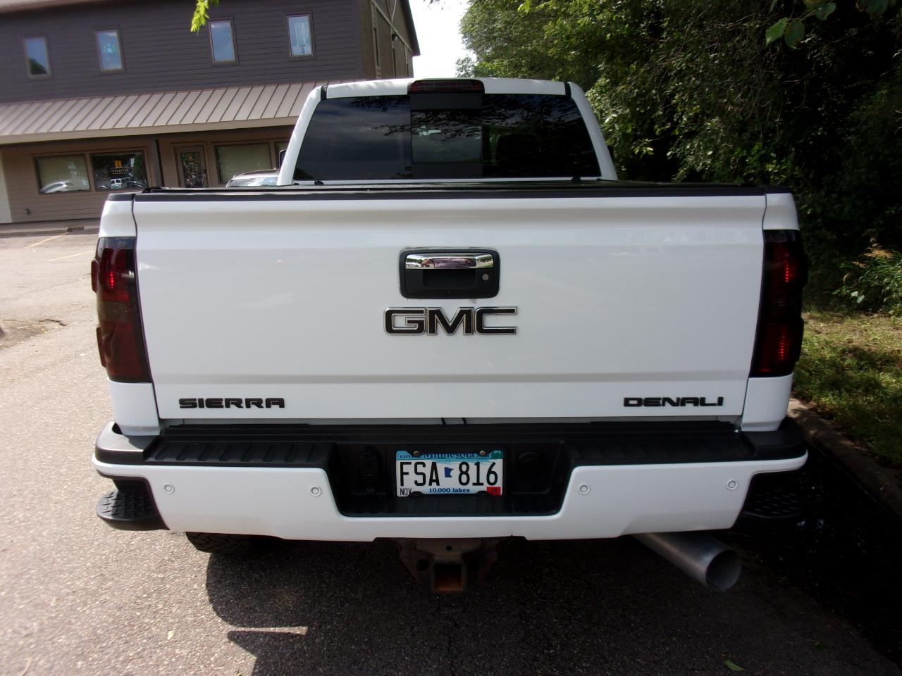 GMC Sierra 2500HD Denali Crew Cab 4WD 2017