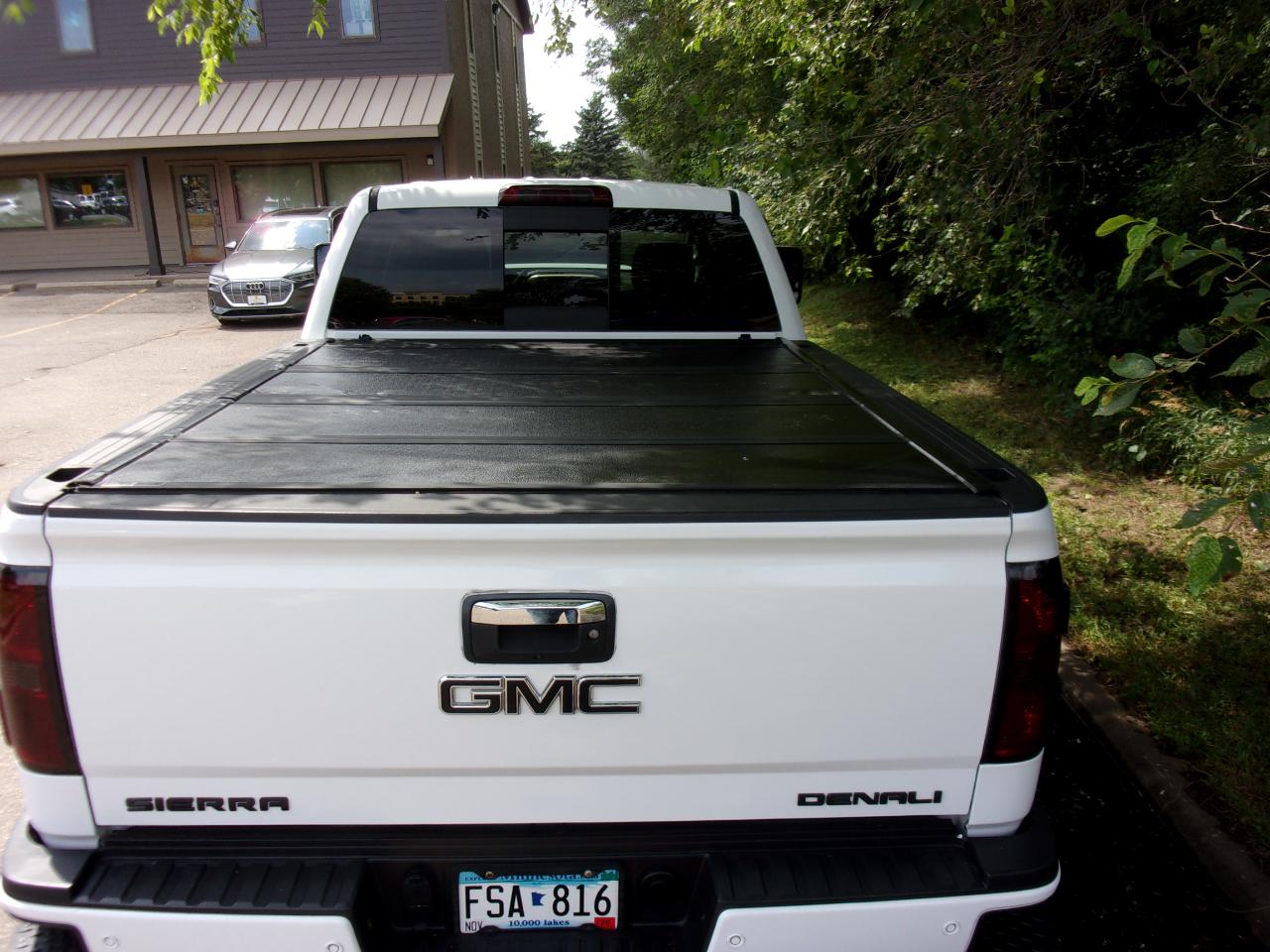 GMC Sierra 2500HD Denali Crew Cab 4WD 2017