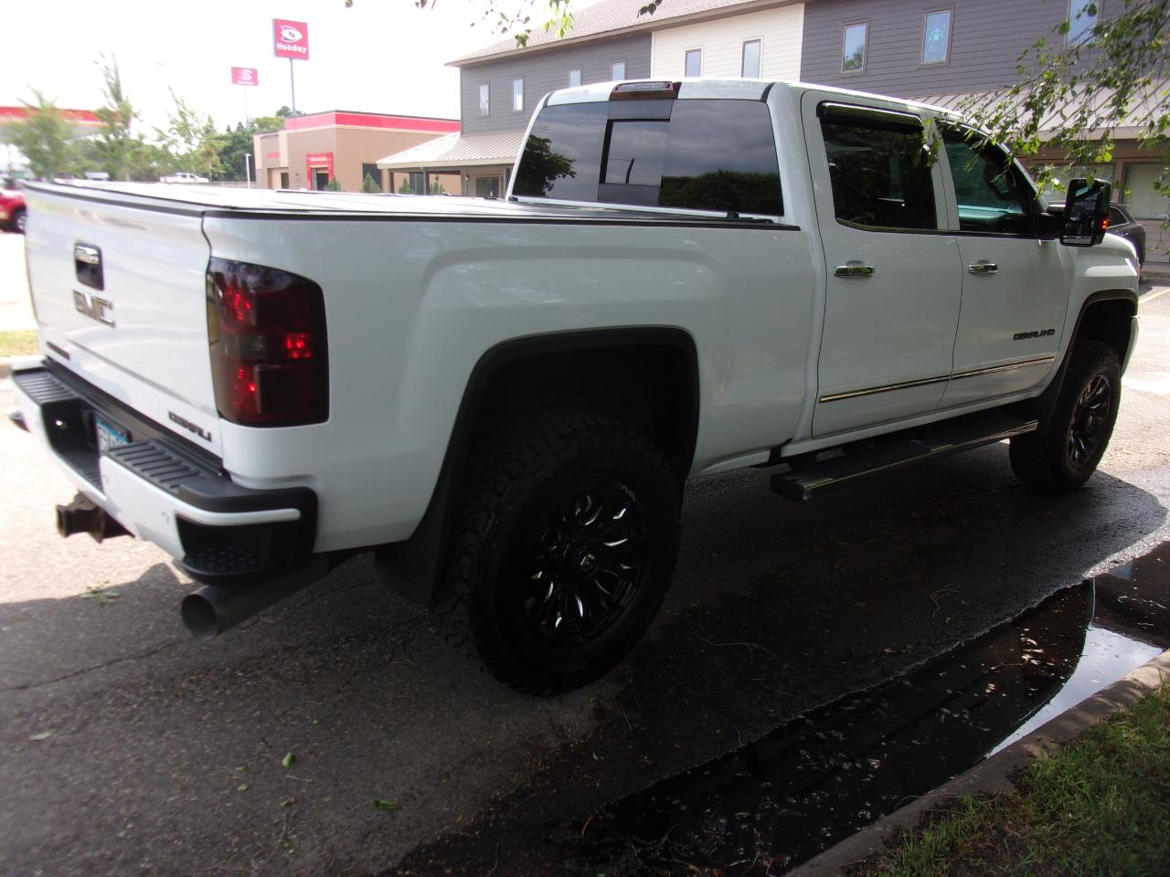 GMC Sierra 2500HD Denali Crew Cab 4WD 2017