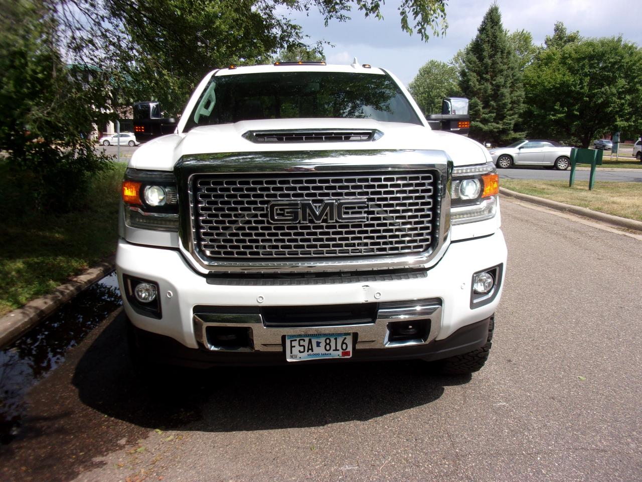 GMC Sierra 2500HD Denali Crew Cab 4WD 2017