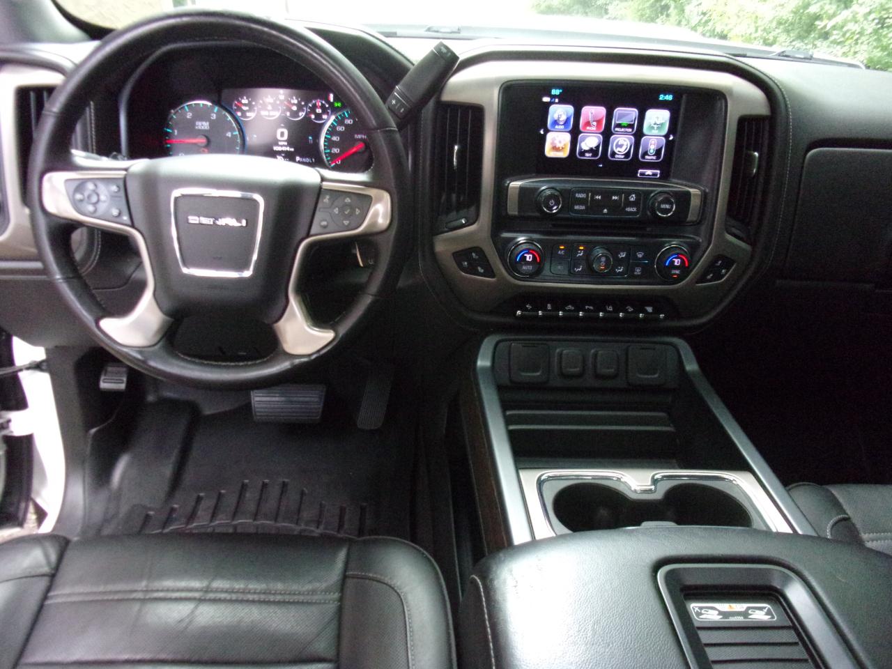 GMC Sierra 2500HD Denali Crew Cab 4WD 2017