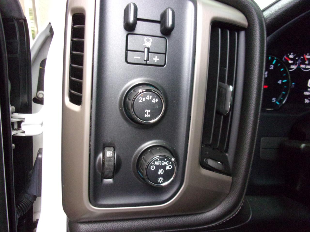 GMC Sierra 2500HD Denali Crew Cab 4WD 2017