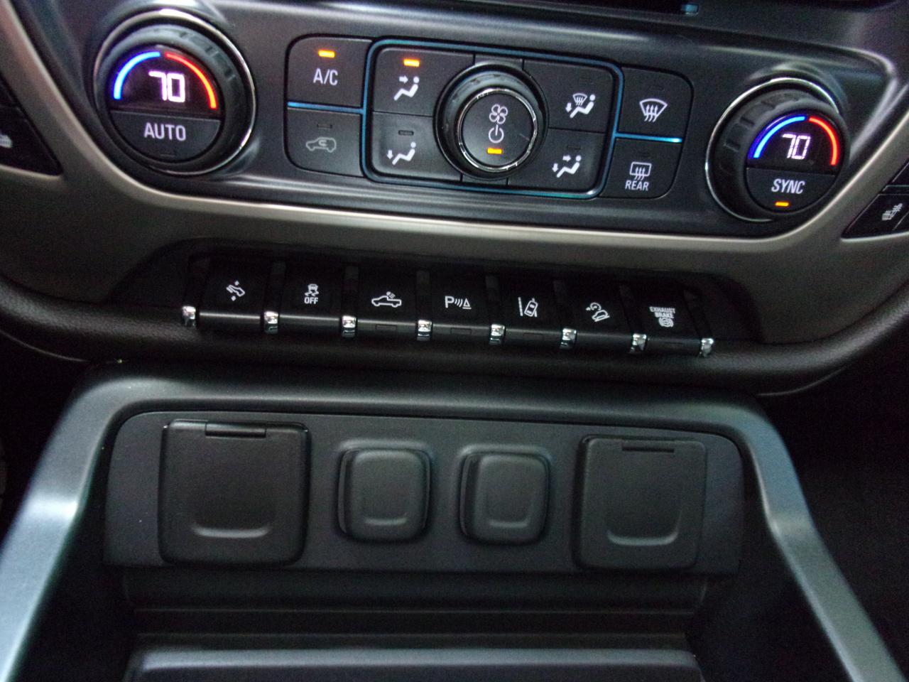 GMC Sierra 2500HD Denali Crew Cab 4WD 2017