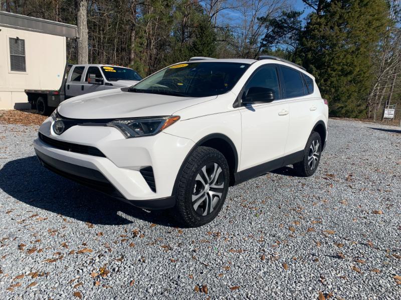 Toyota RAV4 LE FWD 2018