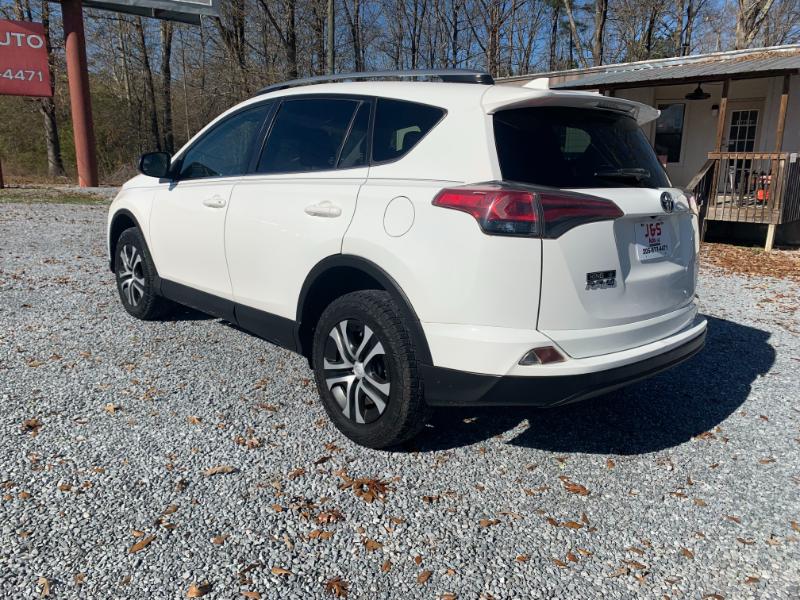Toyota RAV4 LE FWD 2018
