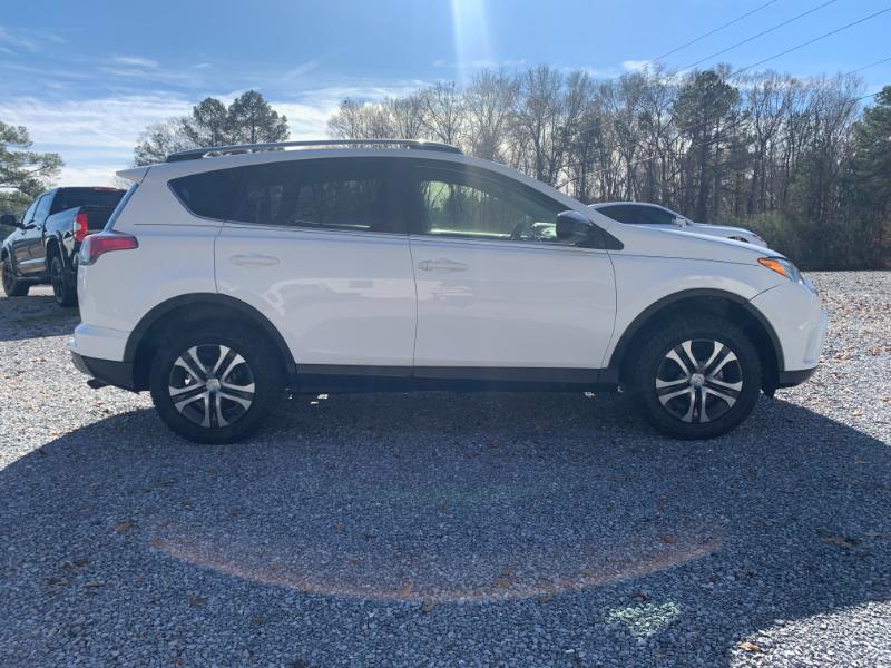 Toyota RAV4 LE FWD 2018