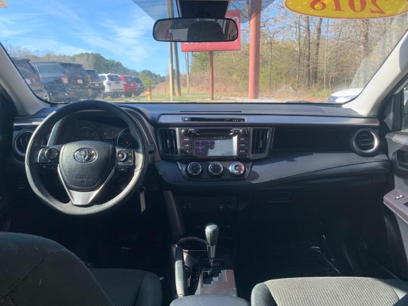 Toyota RAV4 LE FWD 2018