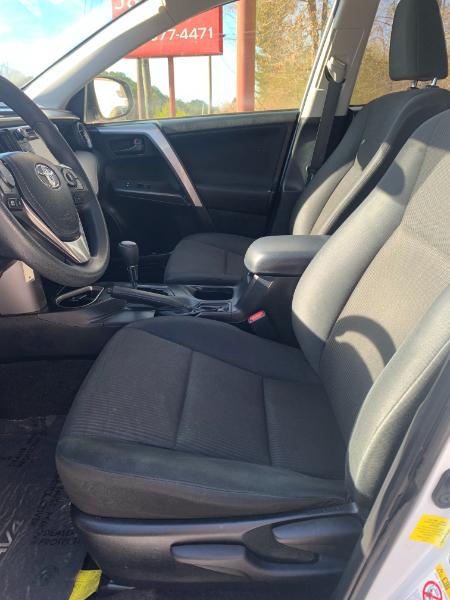 Toyota RAV4 LE FWD 2018