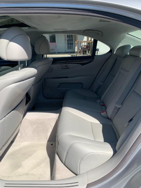 Lexus LS 460 L Luxury Sedan AWD 2010