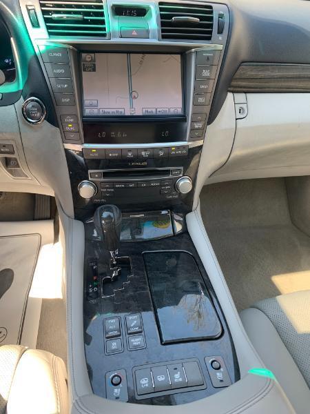 Lexus LS 460 L Luxury Sedan AWD 2010