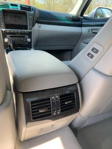 Lexus LS 460 L Luxury Sedan AWD 2010