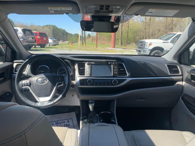 Toyota Highlander Limited FWD V6 2019