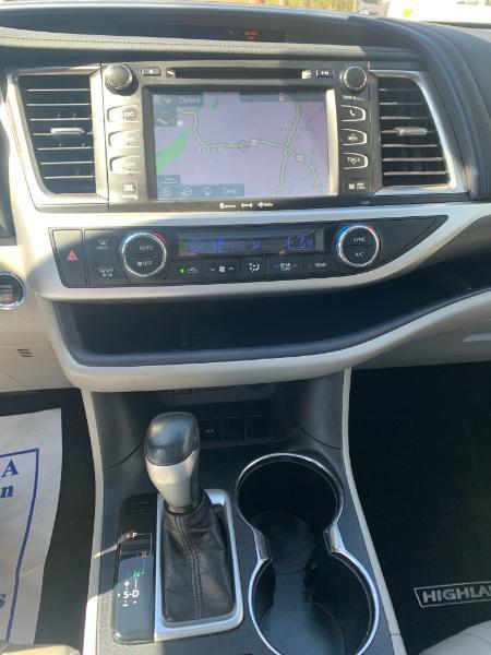 Toyota Highlander Limited FWD V6 2019