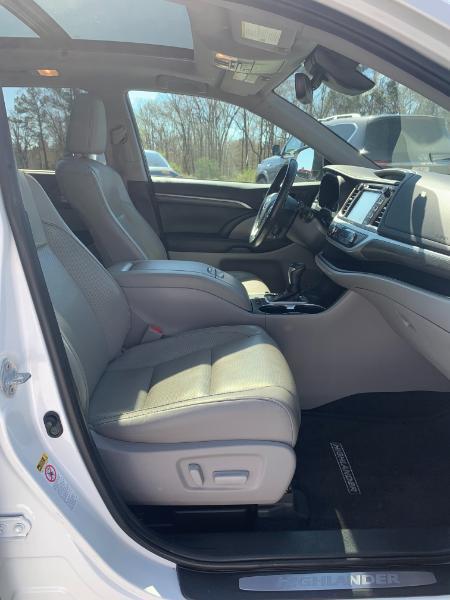 Toyota Highlander Limited FWD V6 2019