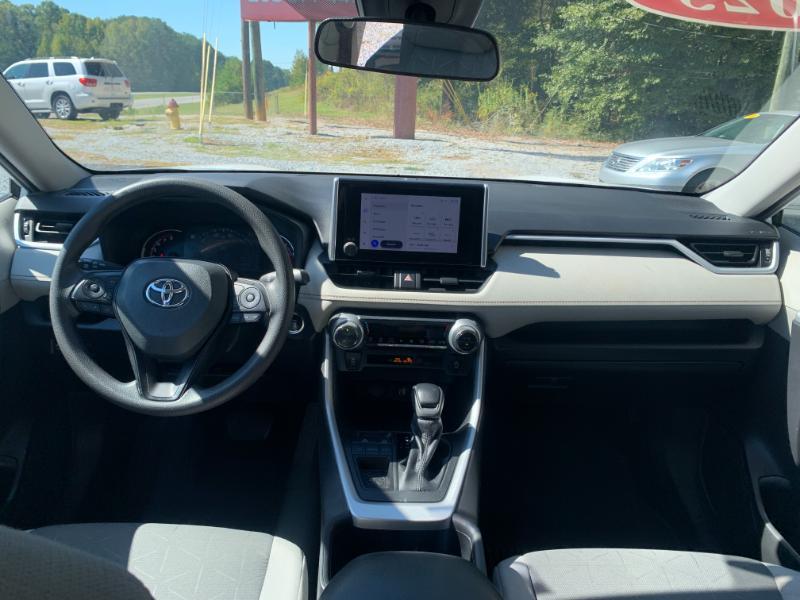 Toyota RAV4 XLE 2023