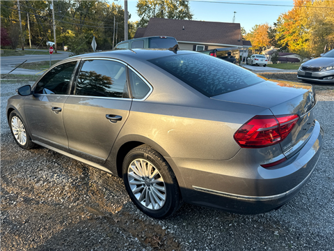 2016 Volkswagen Passat SE 6A