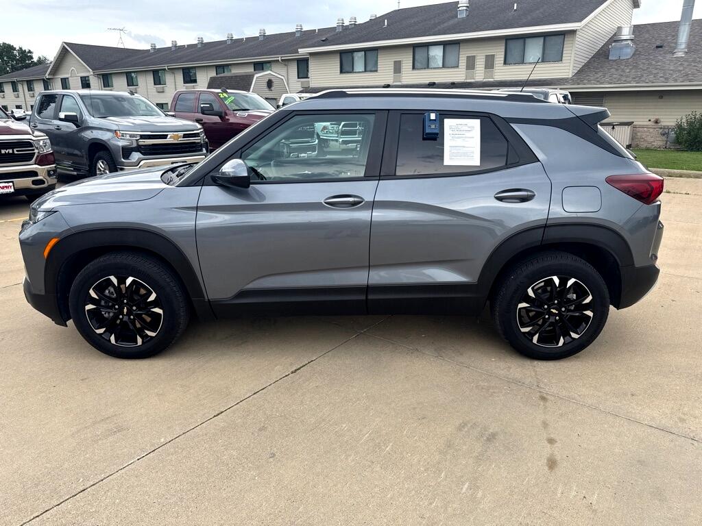 2021 Chevrolet Trailblazer LT photo 2