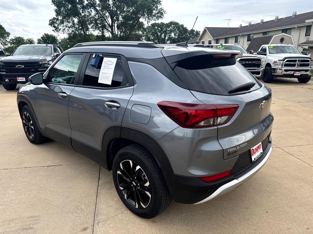 2021 Chevrolet Trailblazer LT photo 3