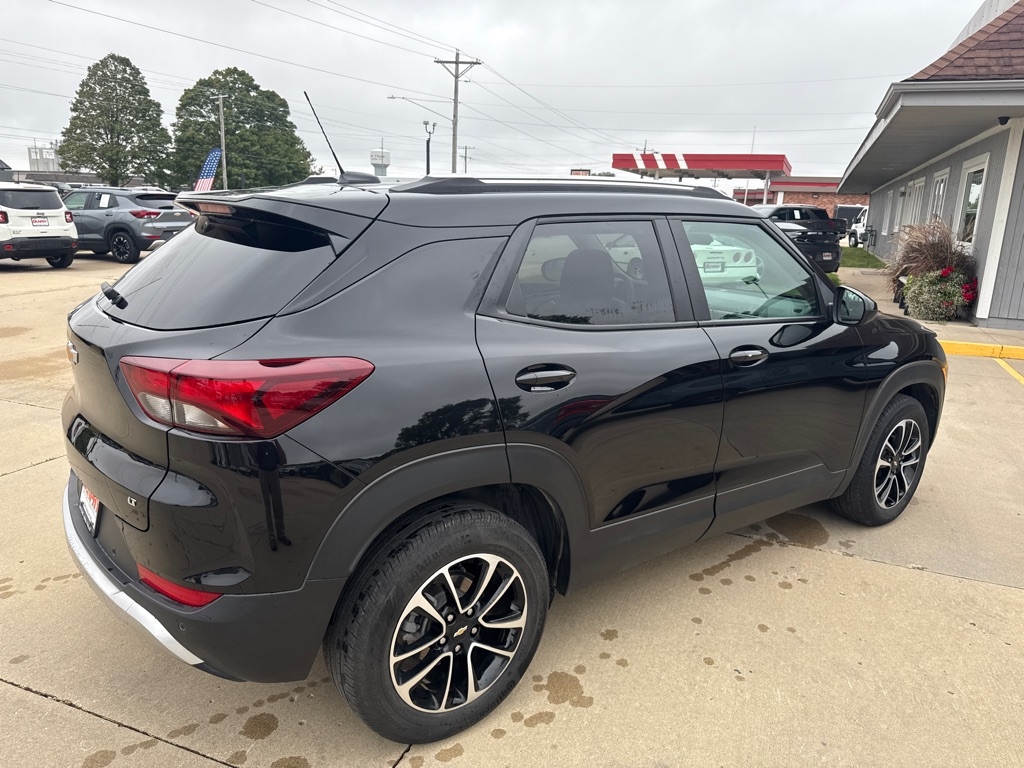 2024 Chevrolet Trailblazer LT photo 2