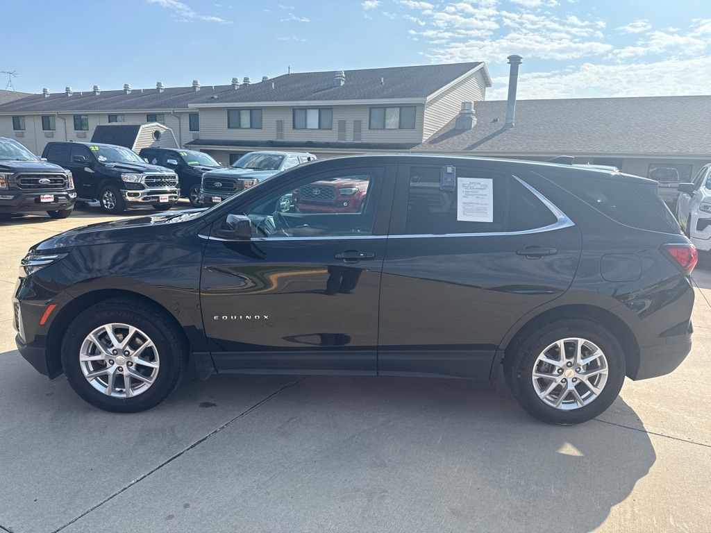 2024 Chevrolet Equinox LT photo 2