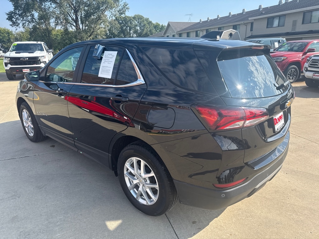 2024 Chevrolet Equinox LT photo 3