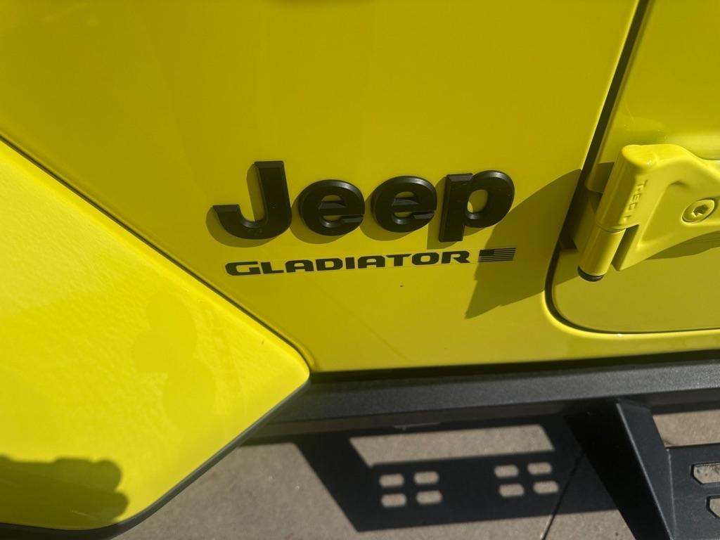 2024 Jeep Gladiator Nighthawk - Photo 14